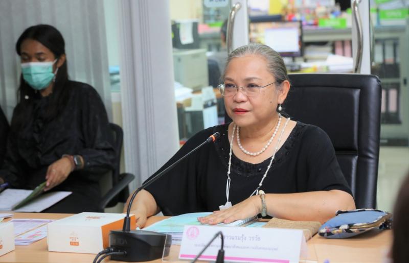 รองปลัด พม. เป็นปร�