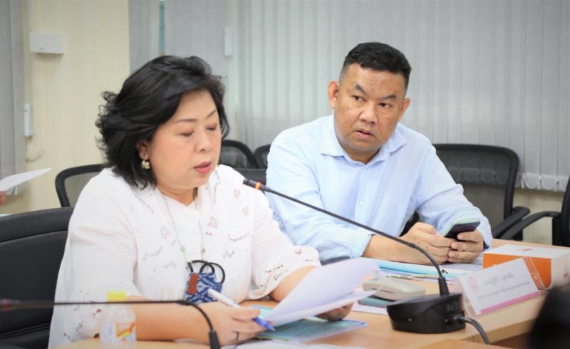รองปลัด พม. เป็นปร�