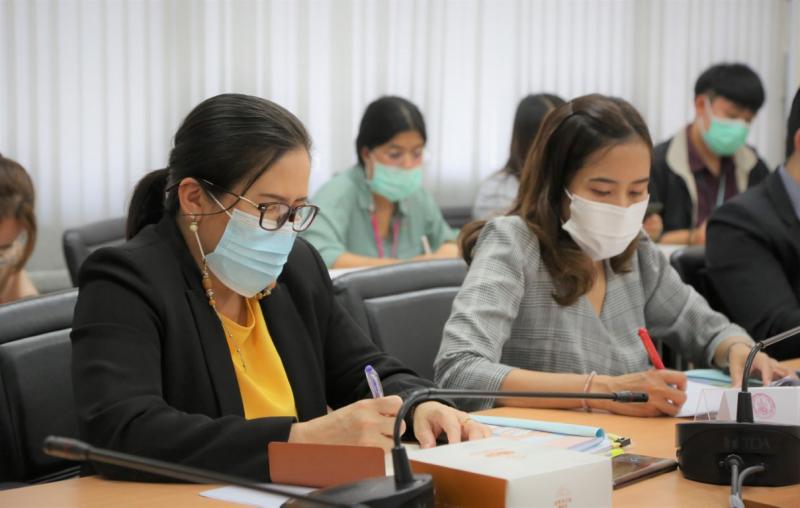 รองปลัด พม. เป็นปร�