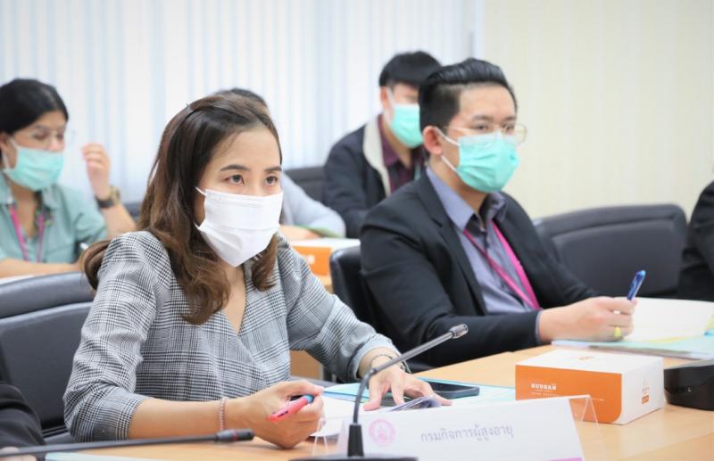 รองปลัด พม. เป็นปร�