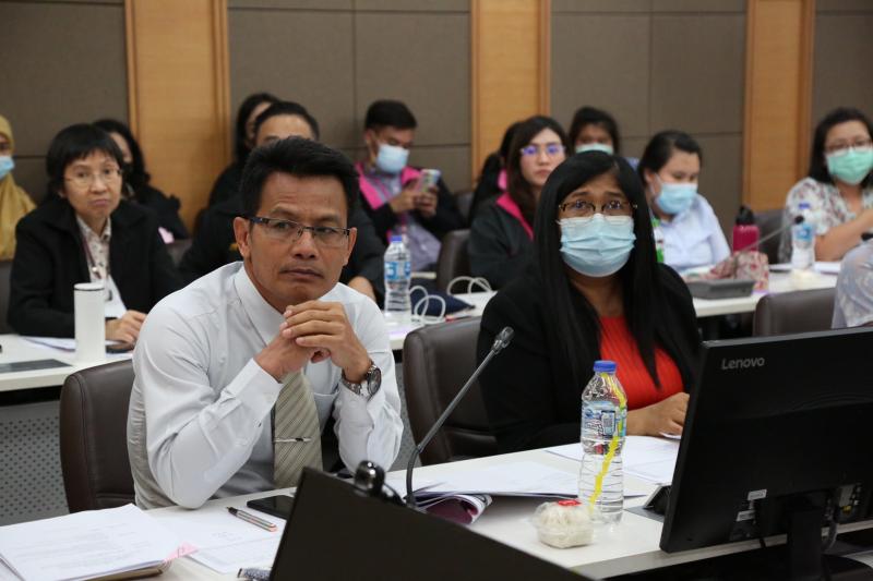 รองปลัด พม. เป็นปร�