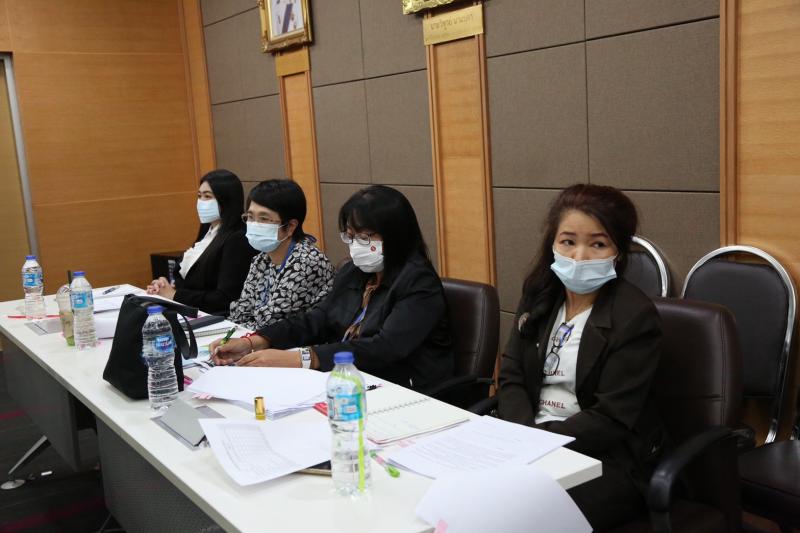 รองปลัด พม. เป็นปร�