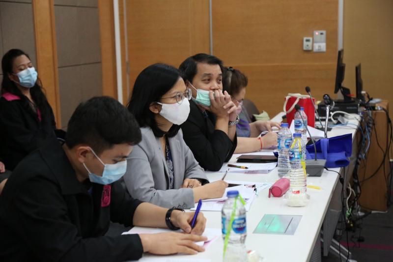 รองปลัด พม. เป็นปร�