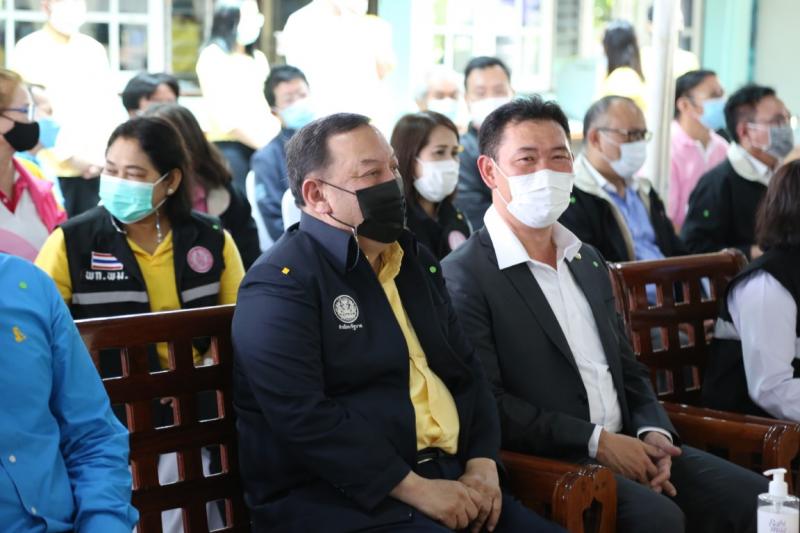 รมว.พม. พร้อมด้วยค�