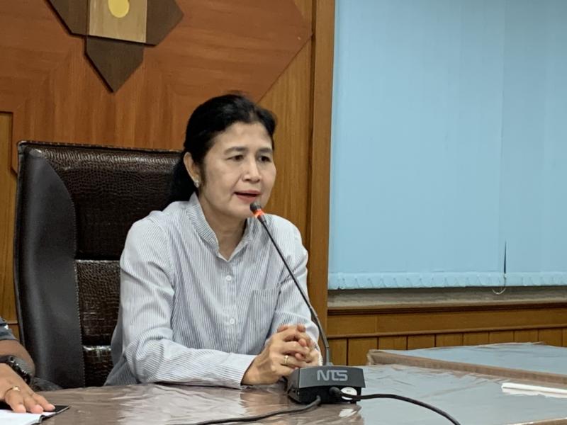 รองปลัด พม. เป็นปร�