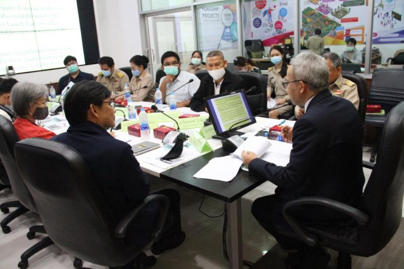 รองปลัด พม. เป็นปร�