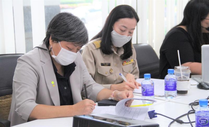 รองปลัด พม. เป็นปร�