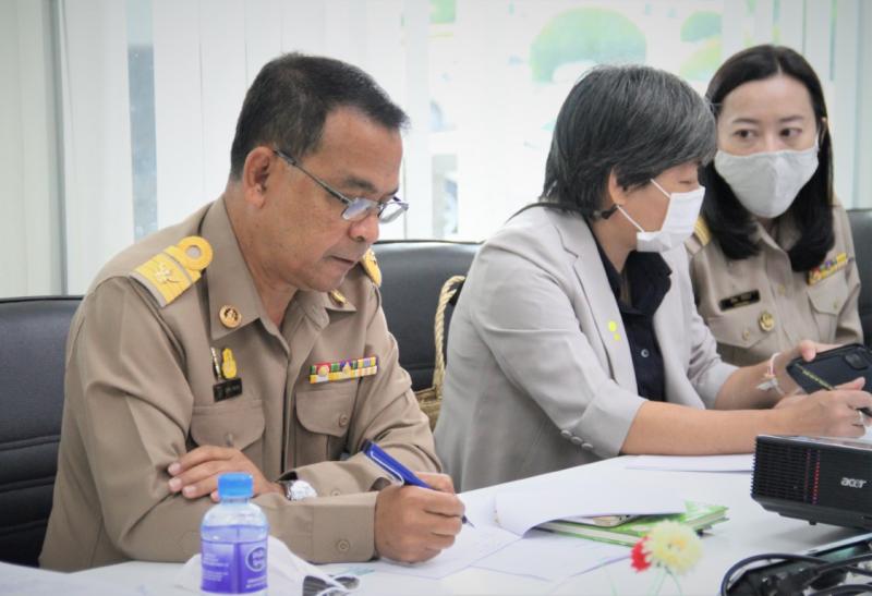 รองปลัด พม. เป็นปร�