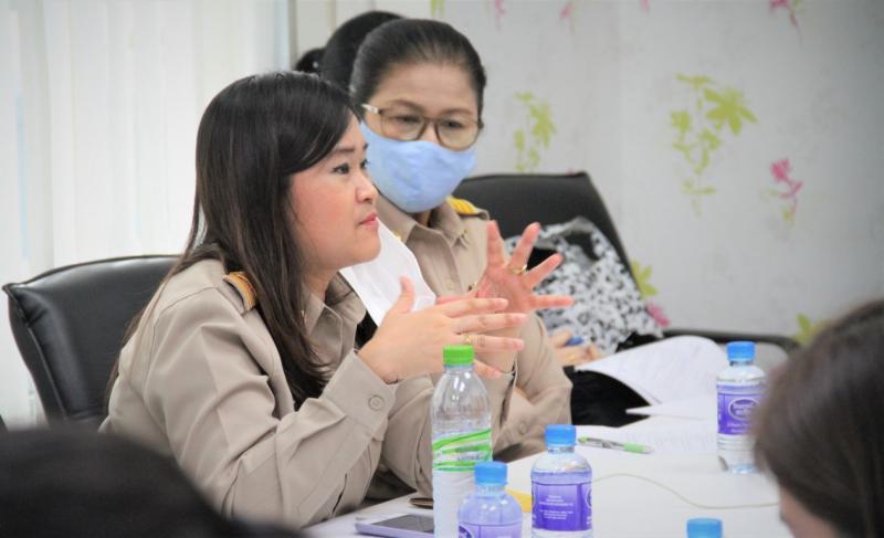 รองปลัด พม. เป็นปร�
