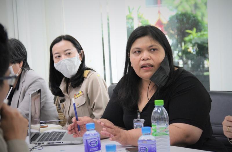รองปลัด พม. เป็นปร�