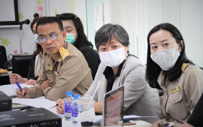 รองปลัด พม. เป็นปร�