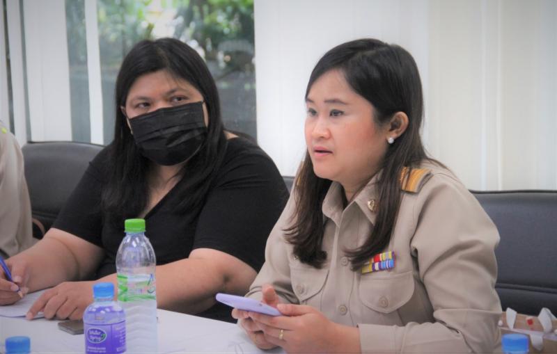 รองปลัด พม. เป็นปร�