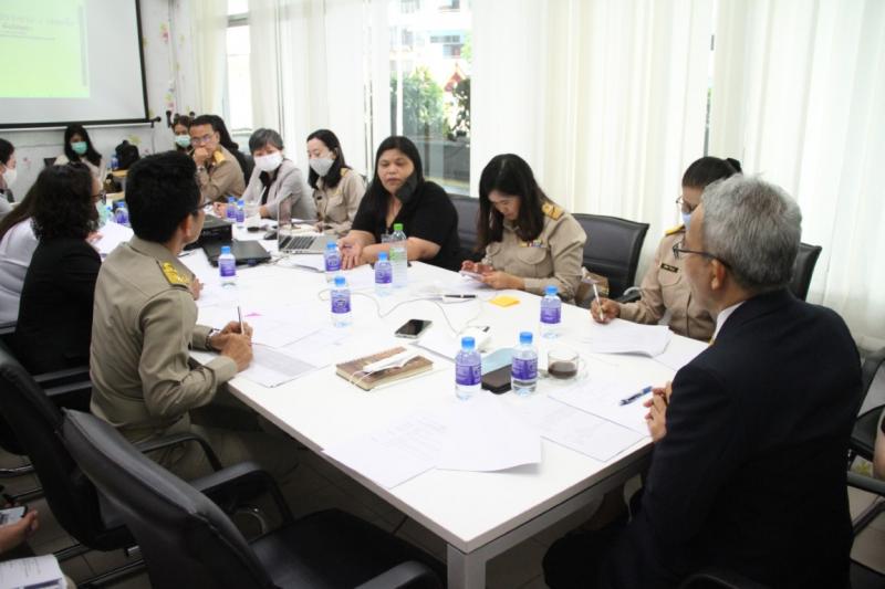 รองปลัด พม. เป็นปร�
