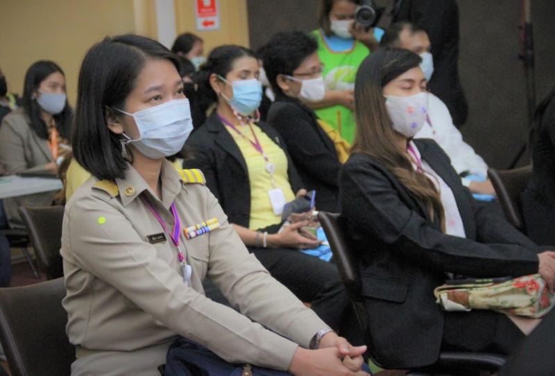 รองปลัด พม. เป็นปร�