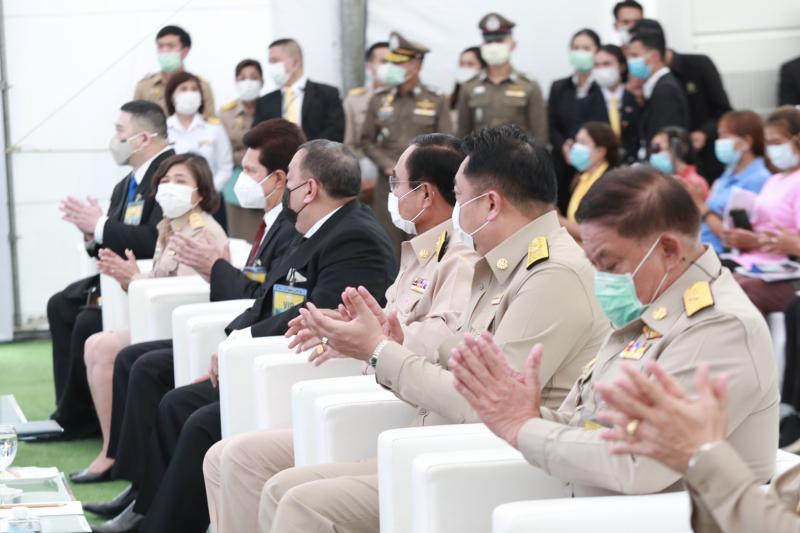 รมว.พม. พร้อมคณะผู�