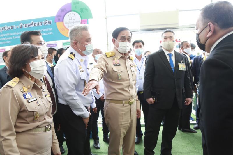 รมว.พม. พร้อมคณะผู�
