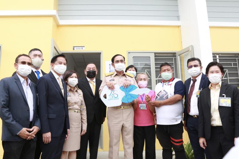 รมว.พม. พร้อมคณะผู�