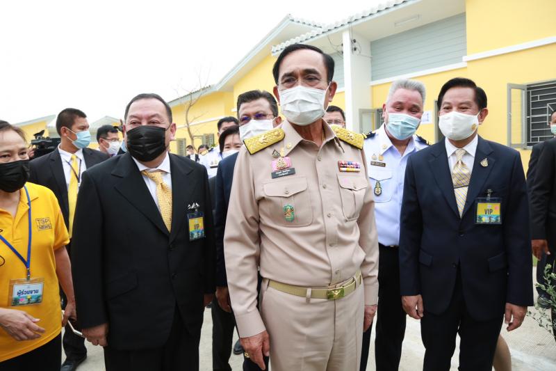 รมว.พม. พร้อมคณะผู�