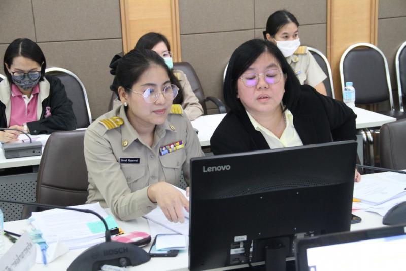รองปลัด พม. เป็นปร�