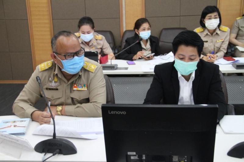 รองปลัด พม. เป็นปร�