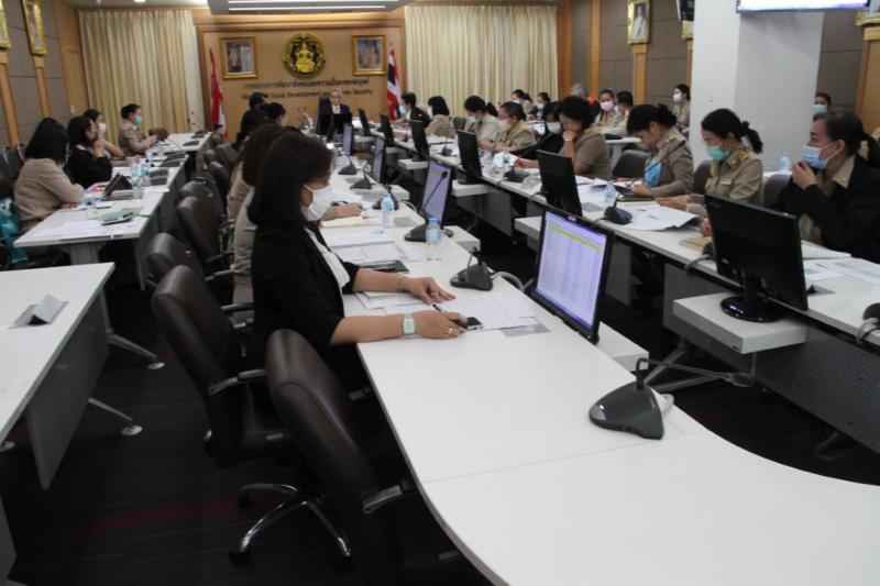 รองปลัด พม. เป็นปร�
