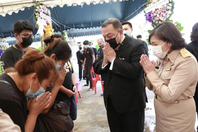 รมว.พม. พร้อมปลัด พ�