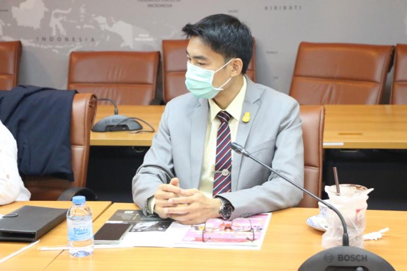 รองปลัด พม. เป็นปร�