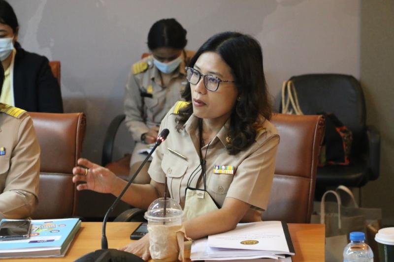 รองปลัด พม. เป็นปร�