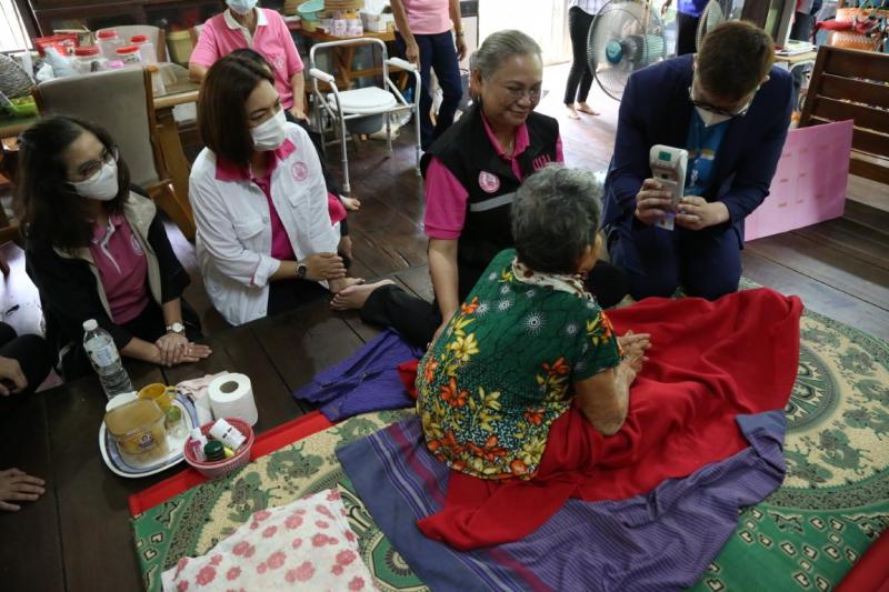 รองปลัด พม. พร้อมด�