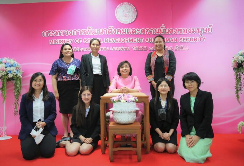 ปลัด พม. ให้ผู้บริ�