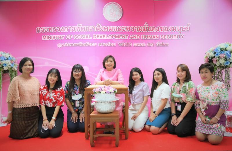 ปลัด พม. ให้ผู้บริ�