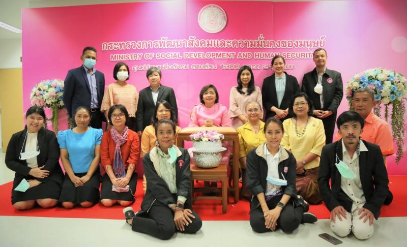 ปลัด พม. ให้ผู้บริ�