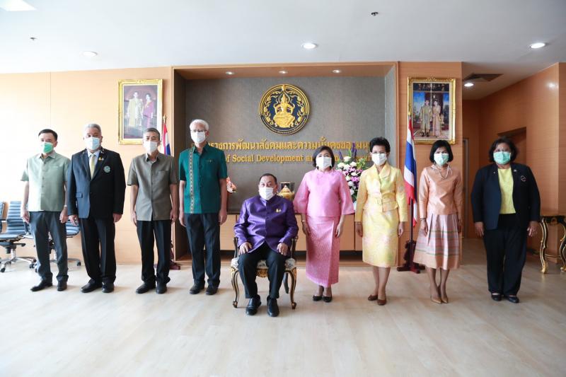 รมว.พม. เปิดโอกาสใ�