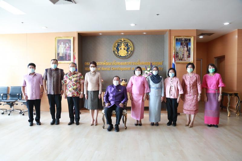 รมว.พม. เปิดโอกาสใ�