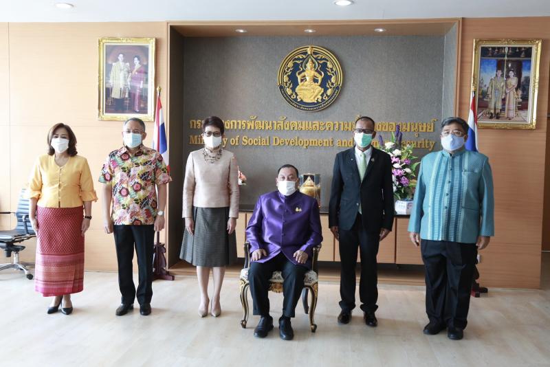 รมว.พม. เปิดโอกาสใ�