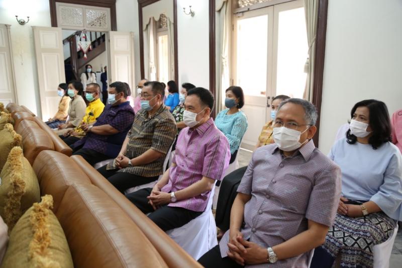 ปลัด พม. ร่วมถวายภ�