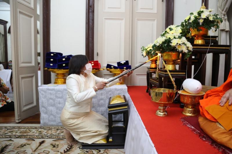 ปลัด พม. ร่วมถวายภ�