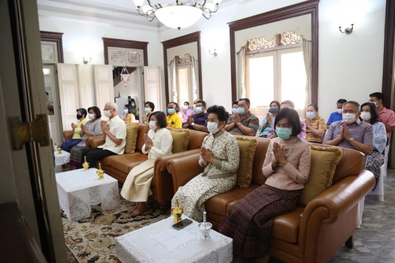 ปลัด พม. ร่วมถวายภ�