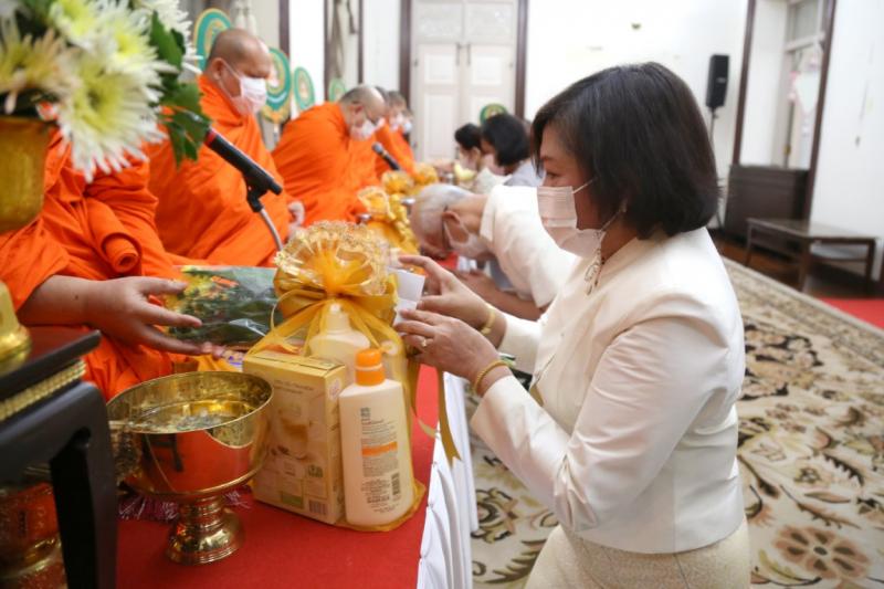 ปลัด พม. ร่วมถวายภ�