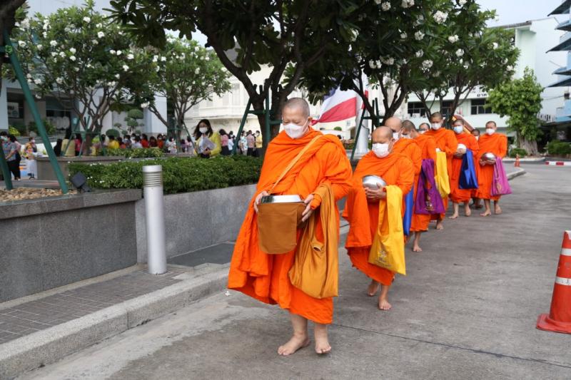 ปลัด พม. ร่วมถวายภ�