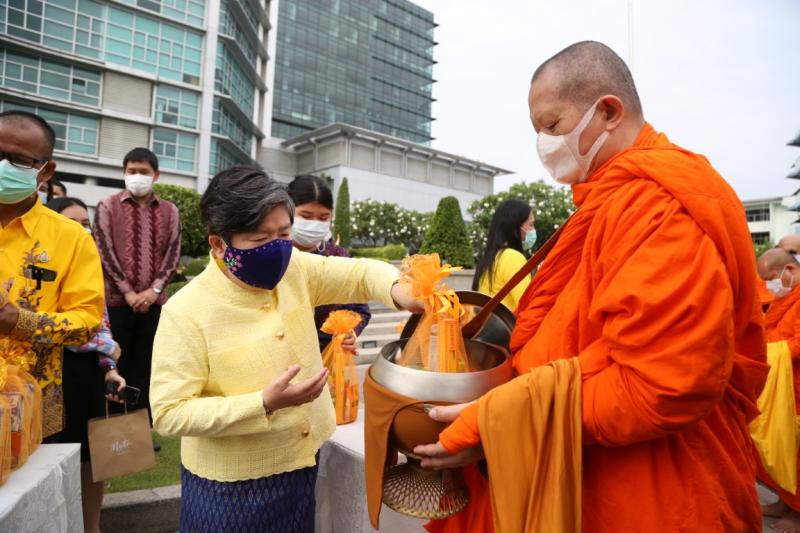 ปลัด พม. ร่วมถวายภ�