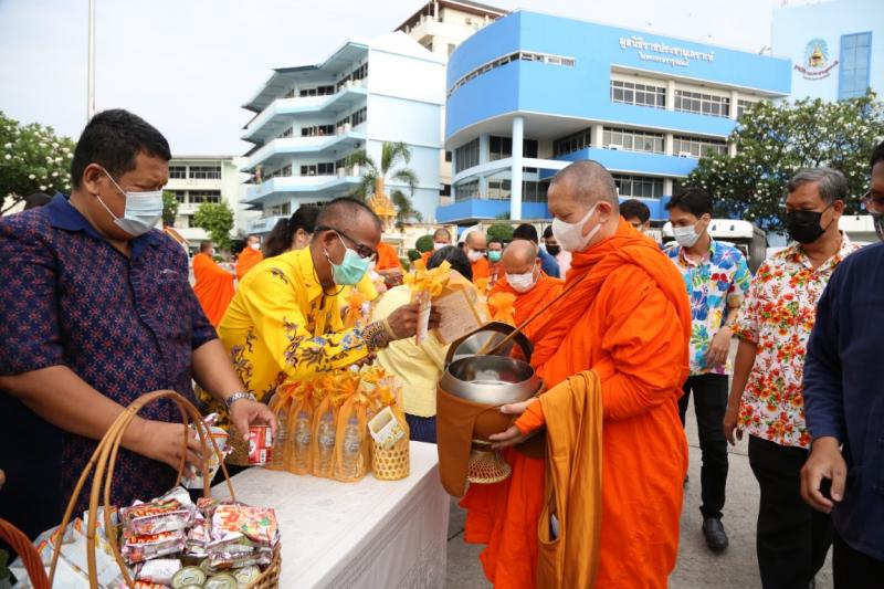 ปลัด พม. ร่วมถวายภ�