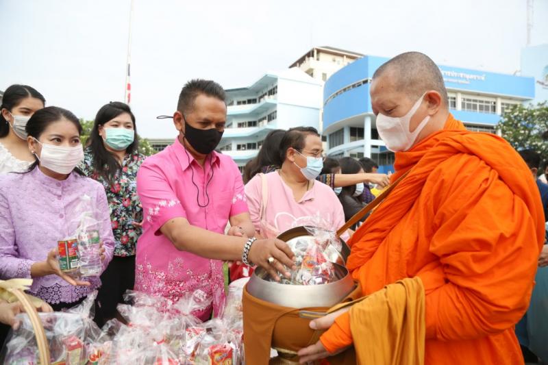 ปลัด พม. ร่วมถวายภ�