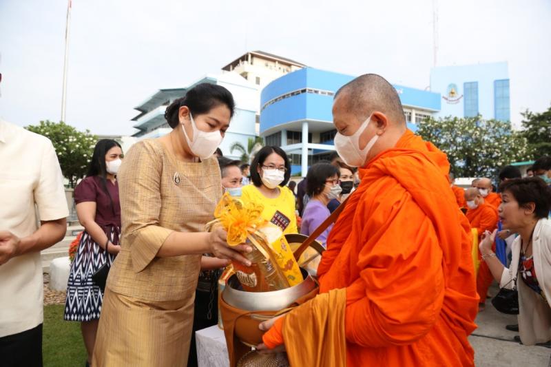 ปลัด พม. ร่วมถวายภ�