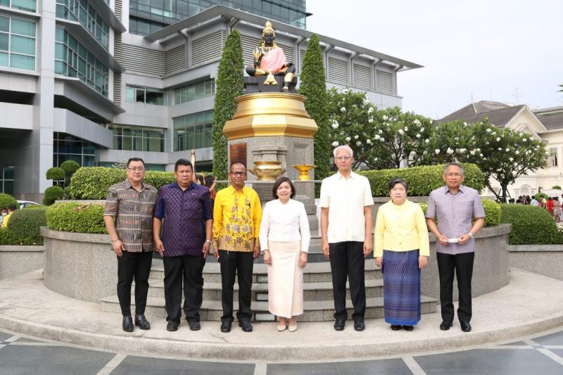 ปลัด พม. ร่วมถวายภ�