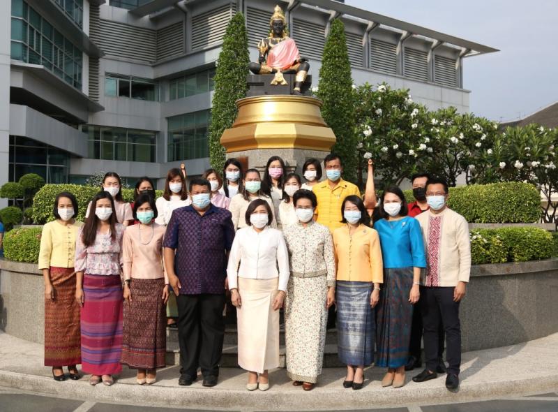 ปลัด พม. ร่วมถวายภ�