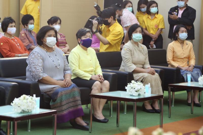 ปลัด พม. เป็นประธา�