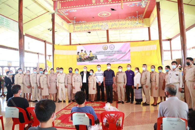 รมว.พม. พร้อมคณะผู�