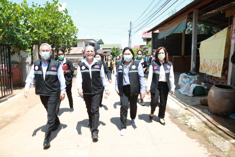 รมว.พม. พร้อมคณะผู�
