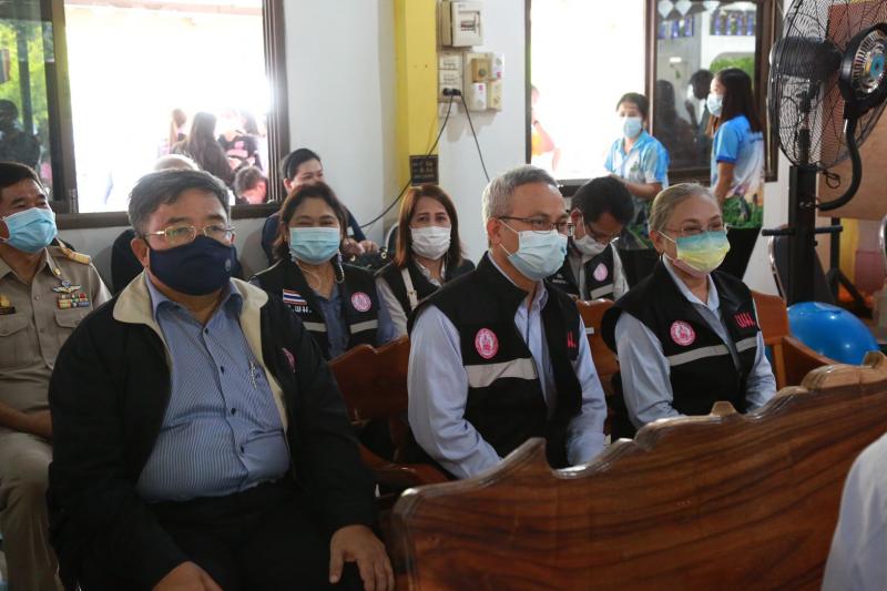 รมว.พม. พร้อมคณะผู�